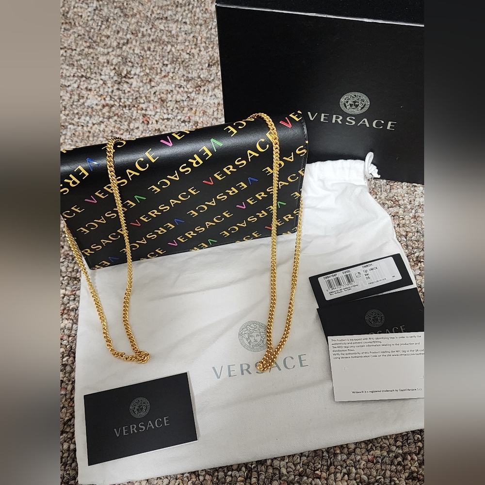 Versace wallet on chain